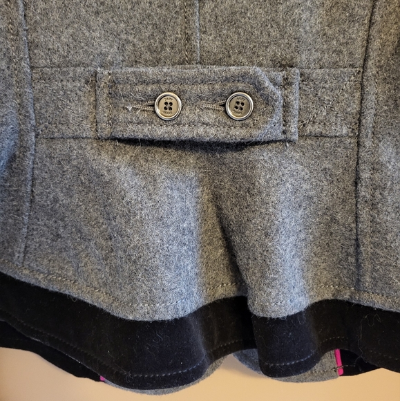 DKNY Jeans. Short waisted grey felt wool blazer, black velvet trim - Picture 7 of 13